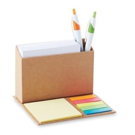 Porta notas con 300 hojas blancas mas notas adhesivas. Medida 11.5 x 10.5 x 4.5 cm
